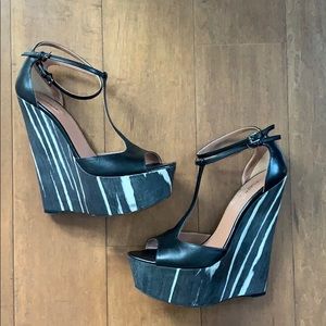 ALAIA WEDGES